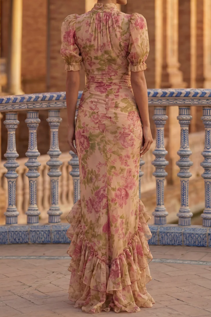 Vestido Maxi Elegante con Volantes y Cuello Alto – Silueta Femenina y Sofisticada